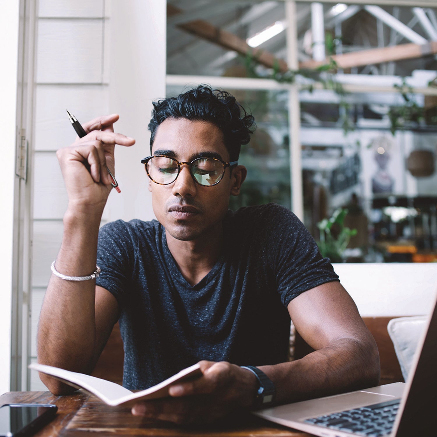 uniball® Signo 207 Gel Pen, Retractable, Fine 0.5 mm, Black Ink, Smoke/Black Barrel, 4/Pack