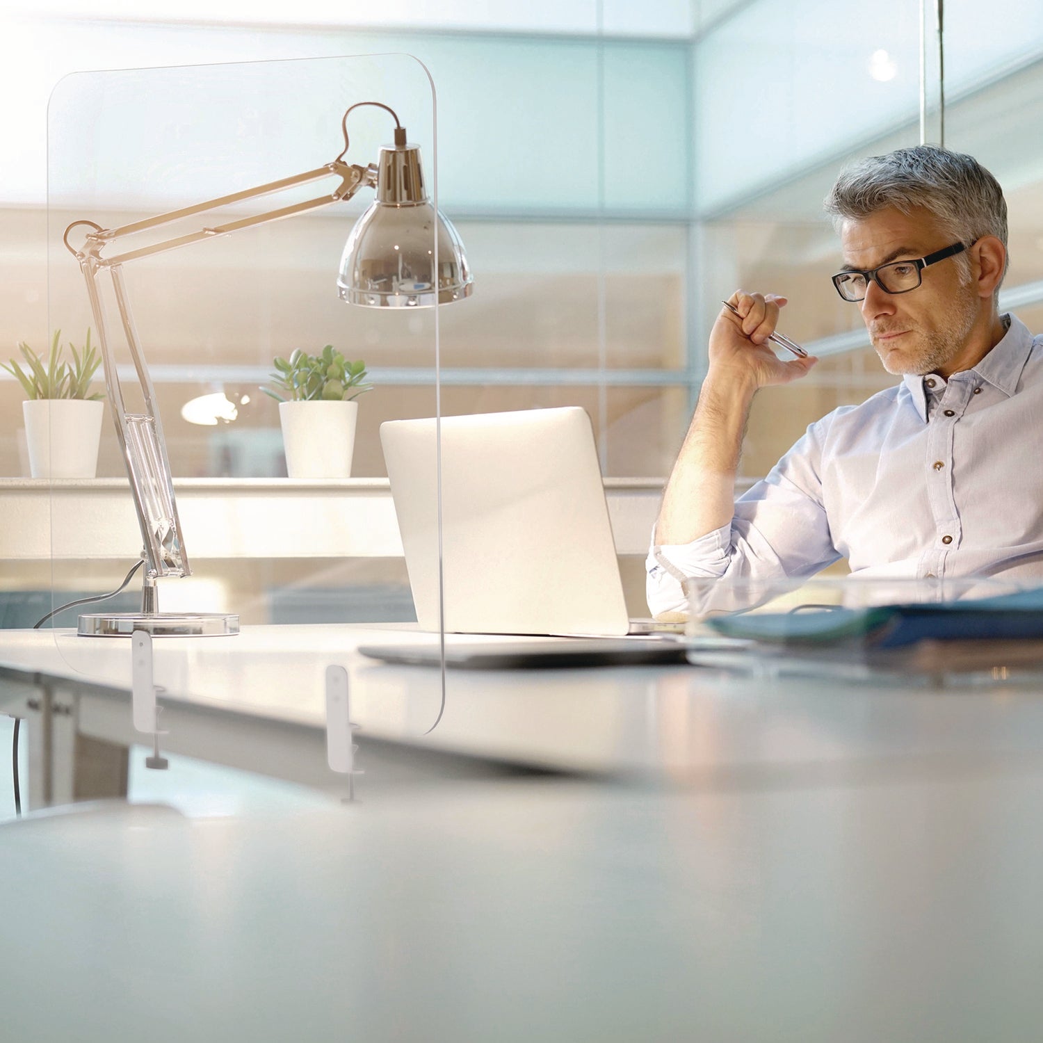 MasterVision® Protector Series Frameless Glass Desktop Divider, 35.4 X 0.16 X 35.4, Clear/aluminum