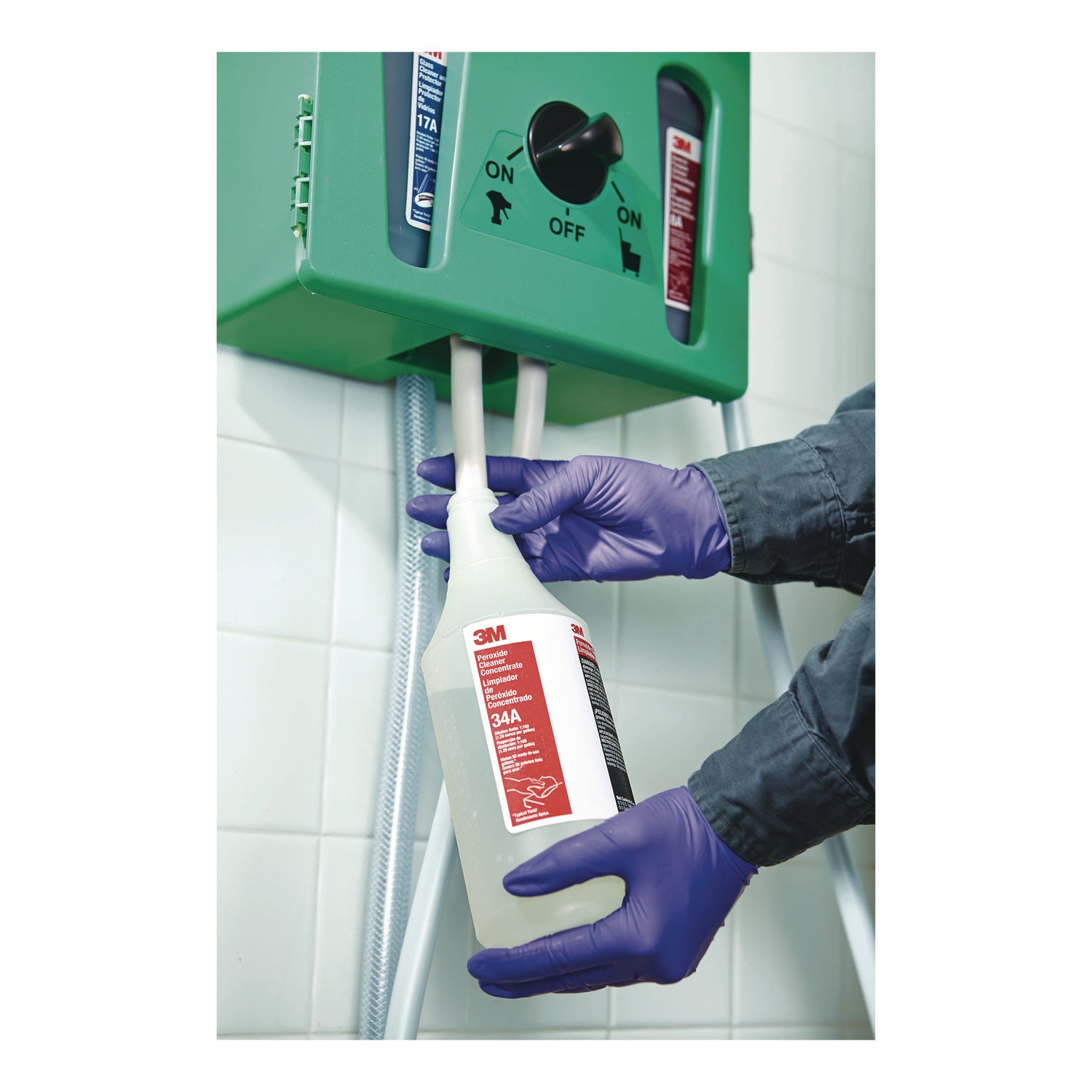 3M™ General Purpose Cleaner Concentrate, Clean Scent, 0.5 gal Bottle, 4/Carton