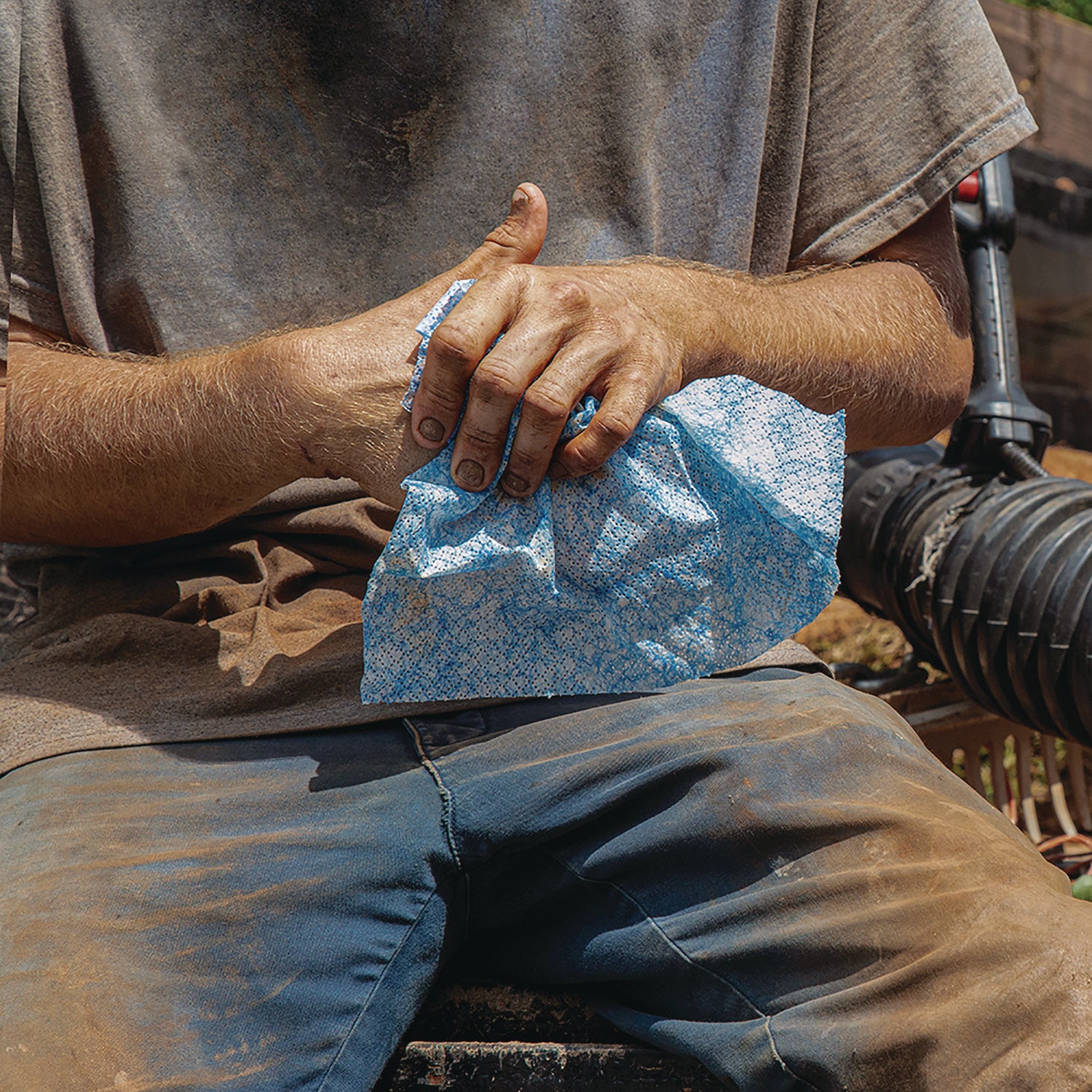 SCRUBS® Hand Cleaner Towels, Cloth, 10 x 12, Citrus, Blue/White, 72/Bucket