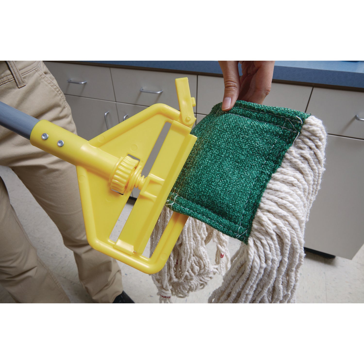 Rubbermaid® Commercial Invader Fiberglass Side-Gate Wet-Mop Handle, 1" dia x 60", Gray/Yellow