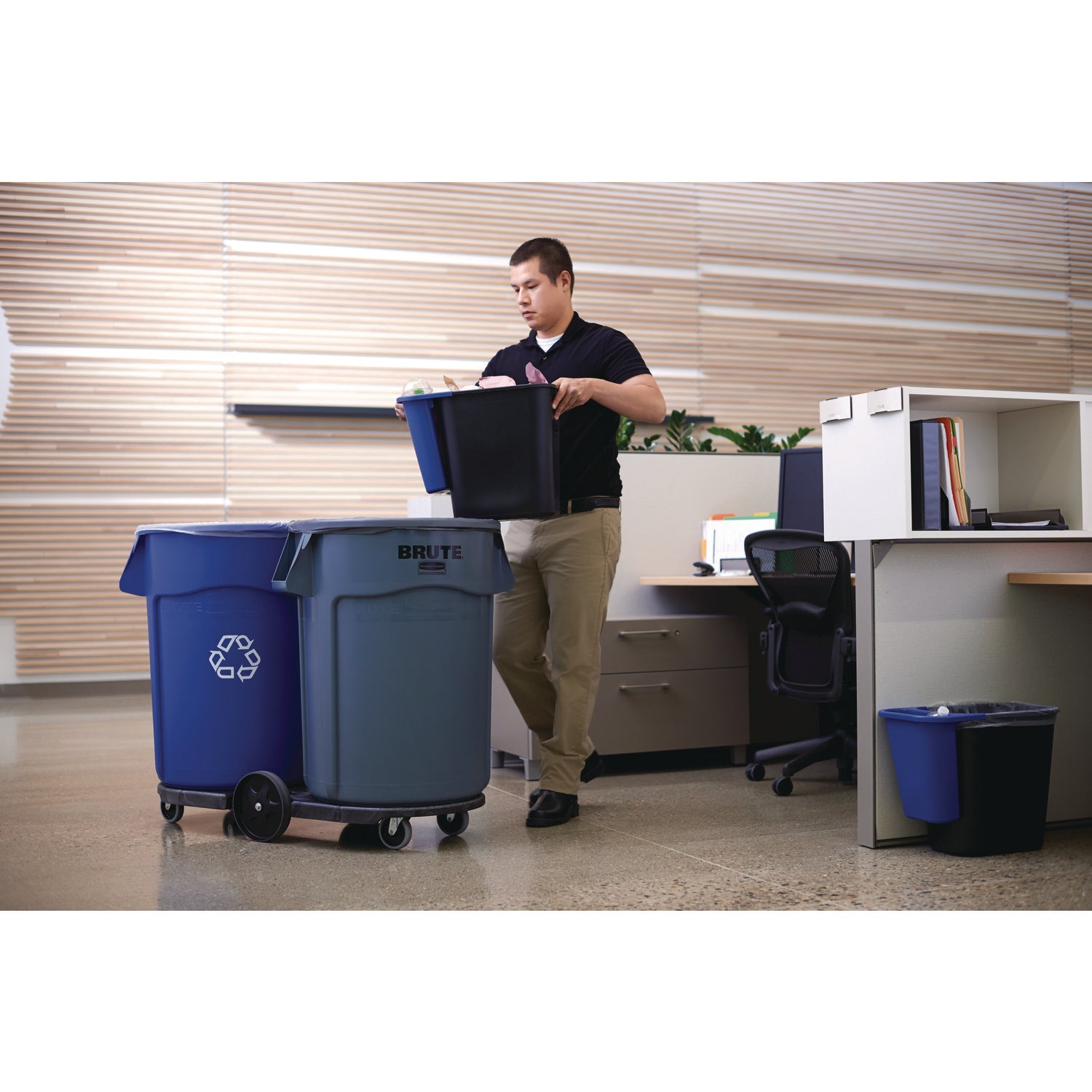 Rubbermaid® Commercial Brute Recycling Container, 32 gal, Polyethylene, Blue