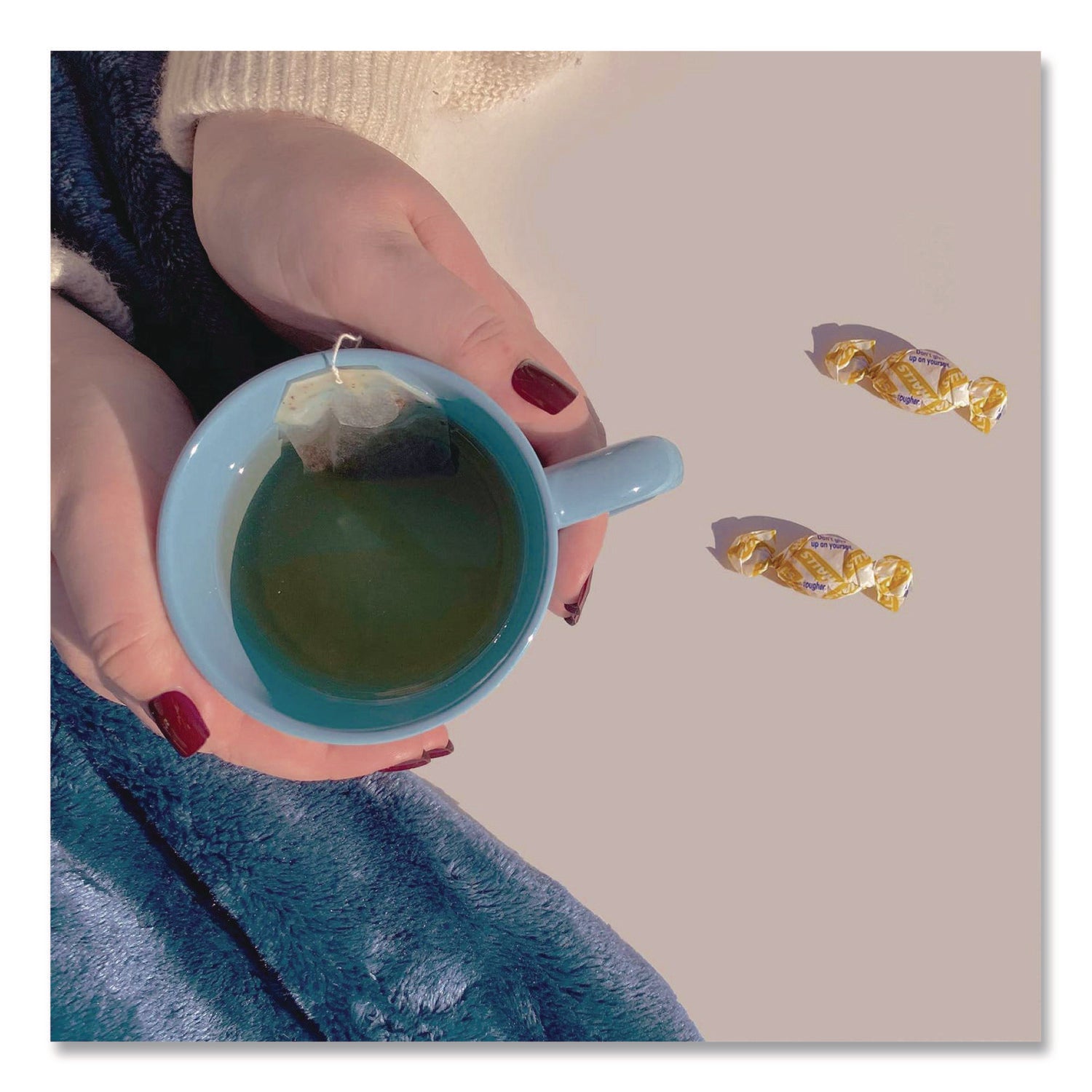 HALLS Relief Menthol cough Suppressant - Oral Anesthetic, Honey Lemon, 30/Pack