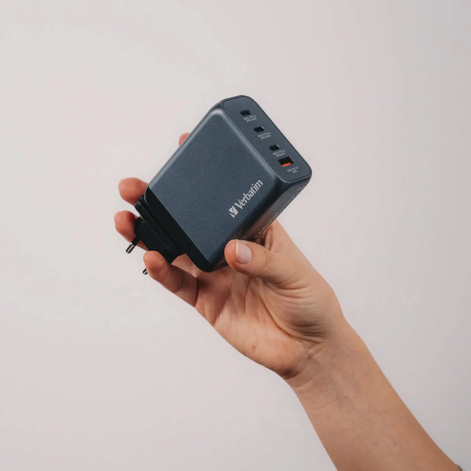 200 W 4-Port GaN Wall Charger, Black/Gray Verbatim® Flipcost