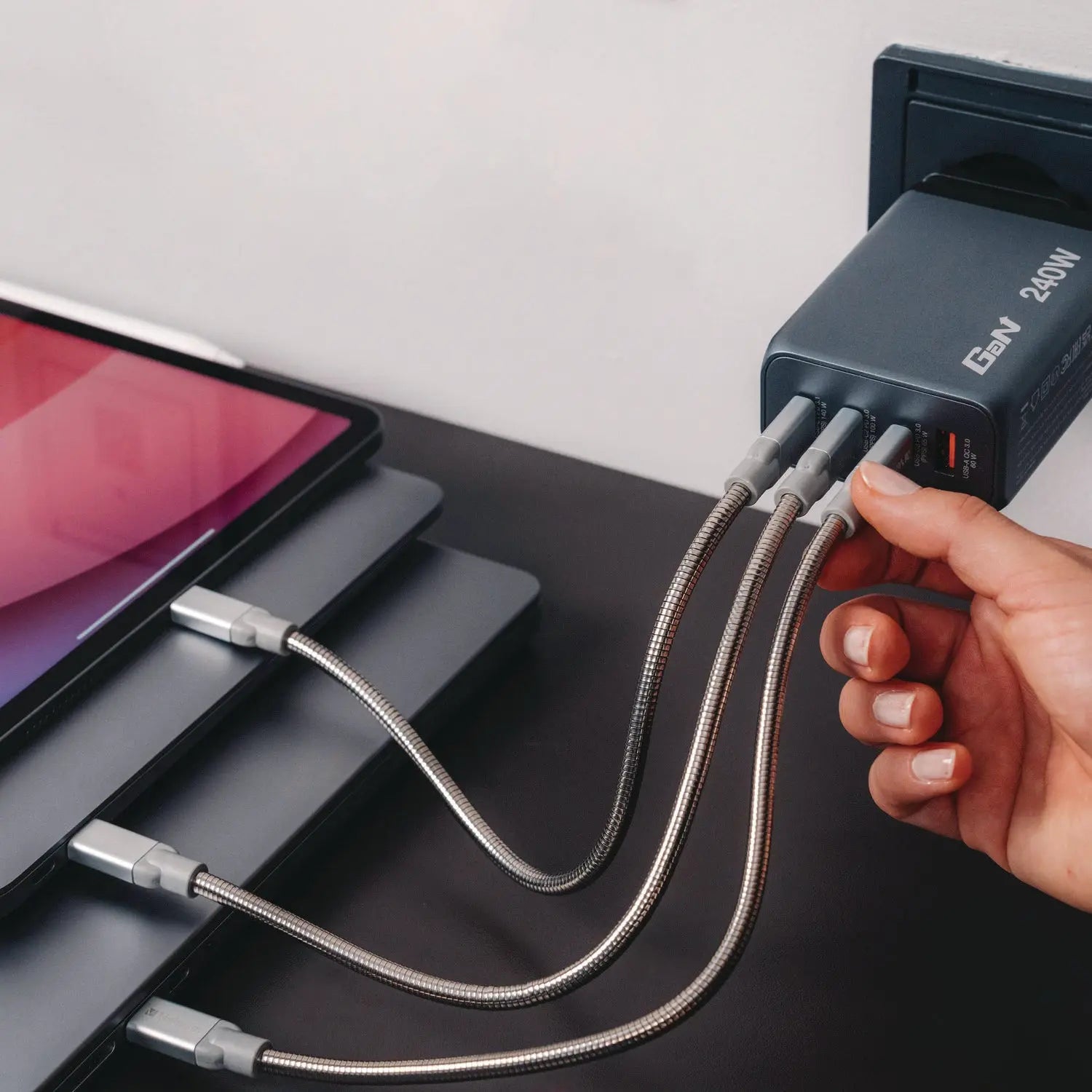 240 W 4-Port GaN Wall Charger, Black/Gray Verbatim® Flipcost