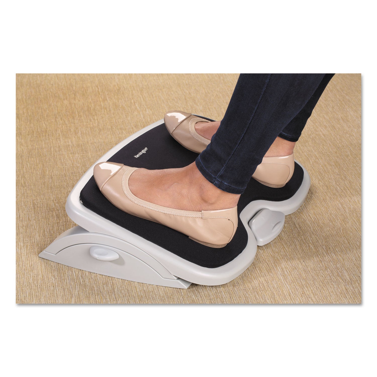 Kensington® SoleMate Comfort Footrest with SmartFit System, 21.5w x 14d x 3.5 to 5h, Gray/Black