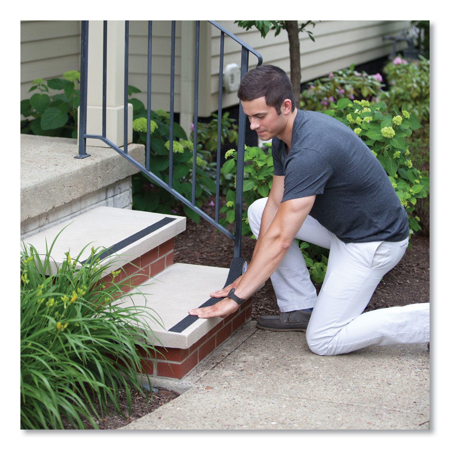 Duck® Tread Tape, 2" X 5 Yds, 3" Core, Black