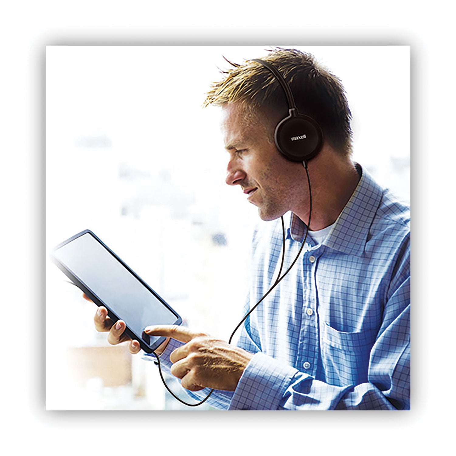 Maxell® HP200 Headphone with Microphone, 6 ft Cord, Black