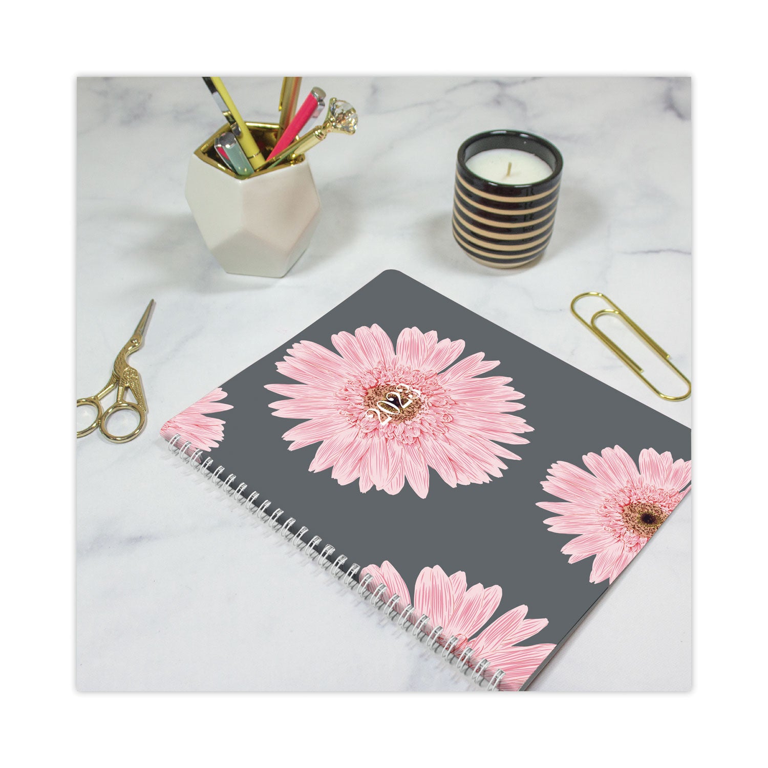 Brownline® Essential Collection Ruled Monthly Planner, Daisy Artwork, 8.88 x 7.13, Black/Pink Cover, 14-Month: Dec 2024 to Jan 2026