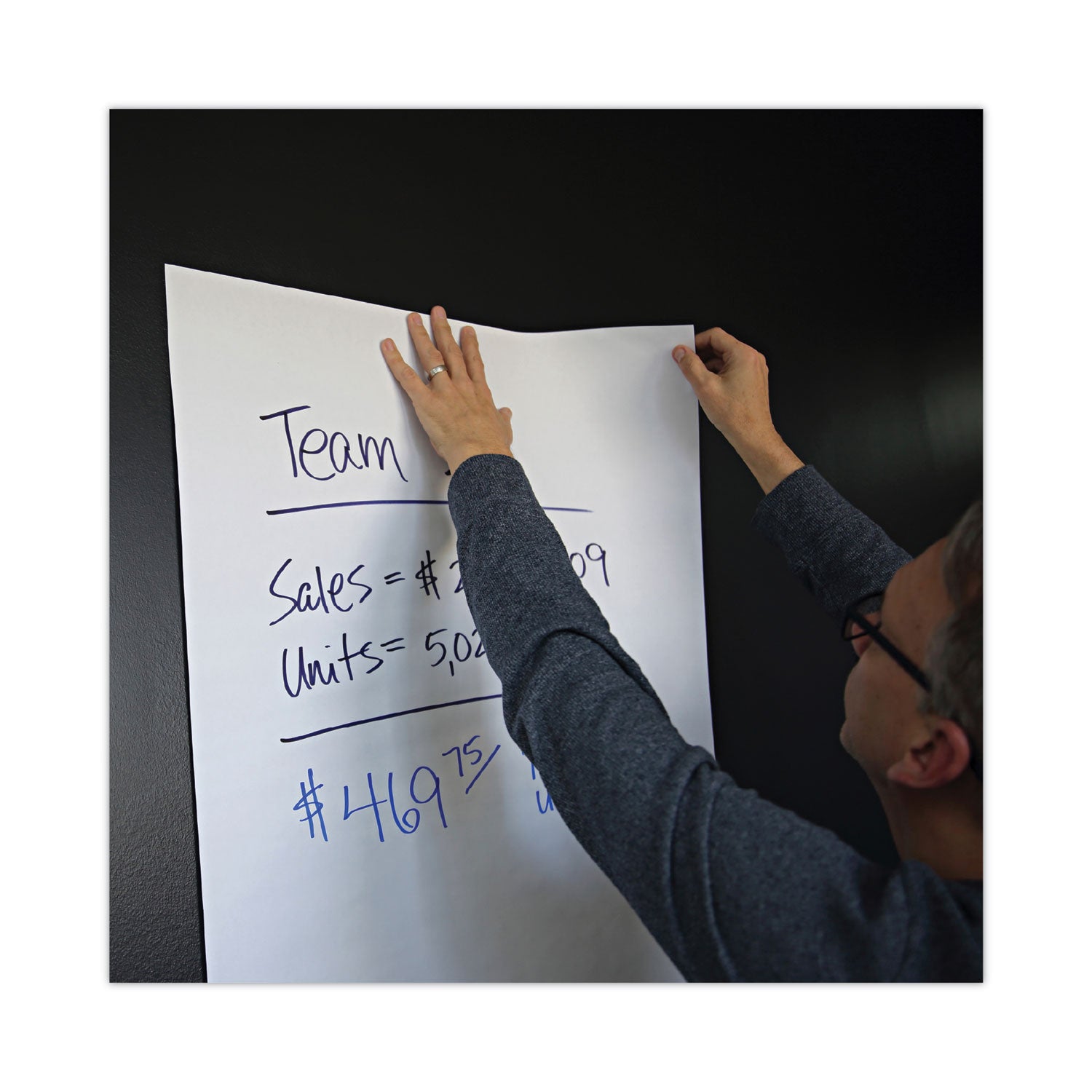 Universal® Self-Stick Easel Pad, Unruled, 25 x 30, White, 30 Sheets, 2/Carton