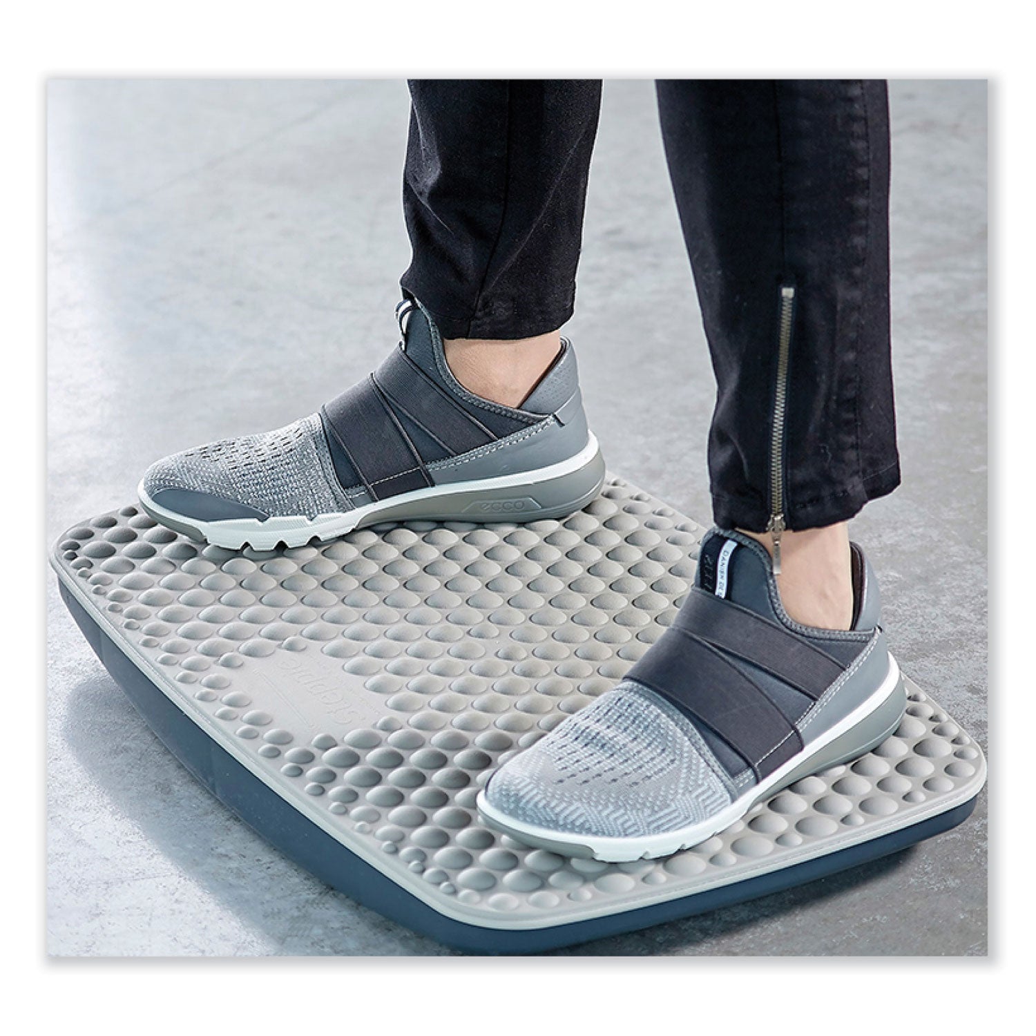 Victor® ST590 Steppie Soft Top Standing Desk Mat, 22.15 x 14.25, Light Gray