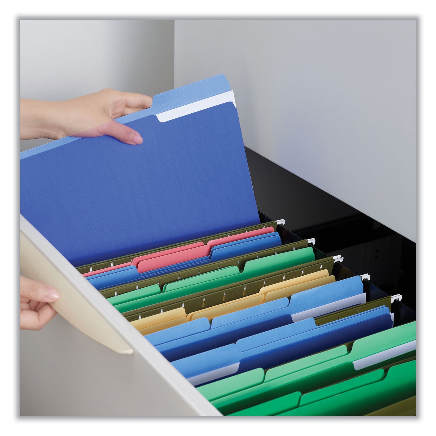 Universal® Interior File Folders, 1/3-Cut Tabs: Assorted, Letter Size, 11-pt Stock, Blue, 100/Box