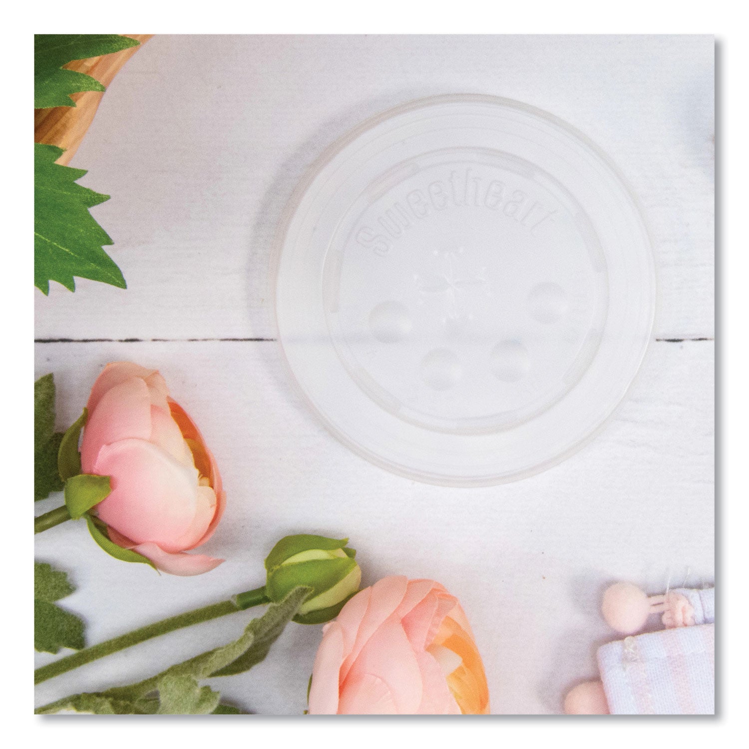 SOLO® Polystyrene Plastic Flat Straw-Slot Cold Cup Lids, Fits 12 oz to 24 oz Cold Cups, Plastic, Translucent, 125/Pack, 16 Packs/CT