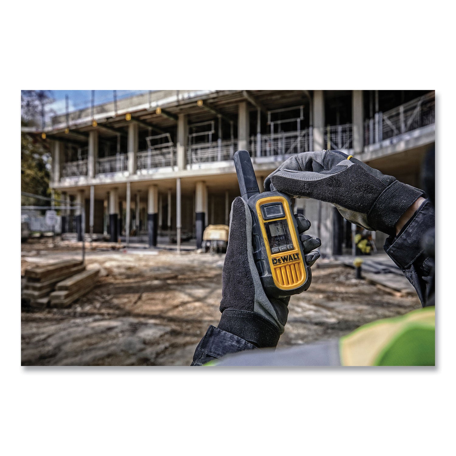 DeWalt® 2DXFRS800SV1 Two-Way Radios, 2 W, 22 Channels