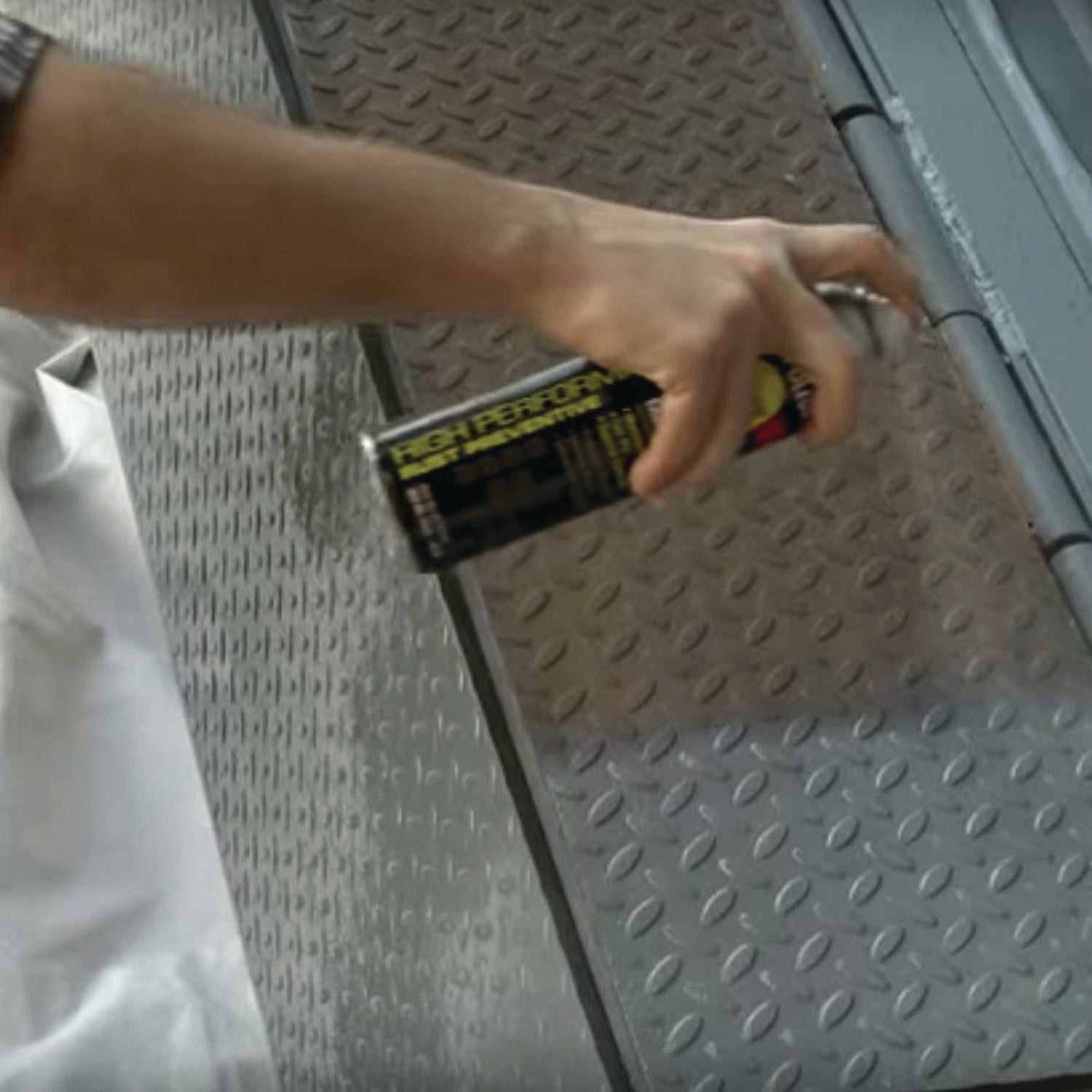 Rust-Oleum® Hard Hat High Performance V2100 System Rust Preventive Enamel Spray Paint, Gloss Black, 15 oz Aerosol Can, 6/Carton