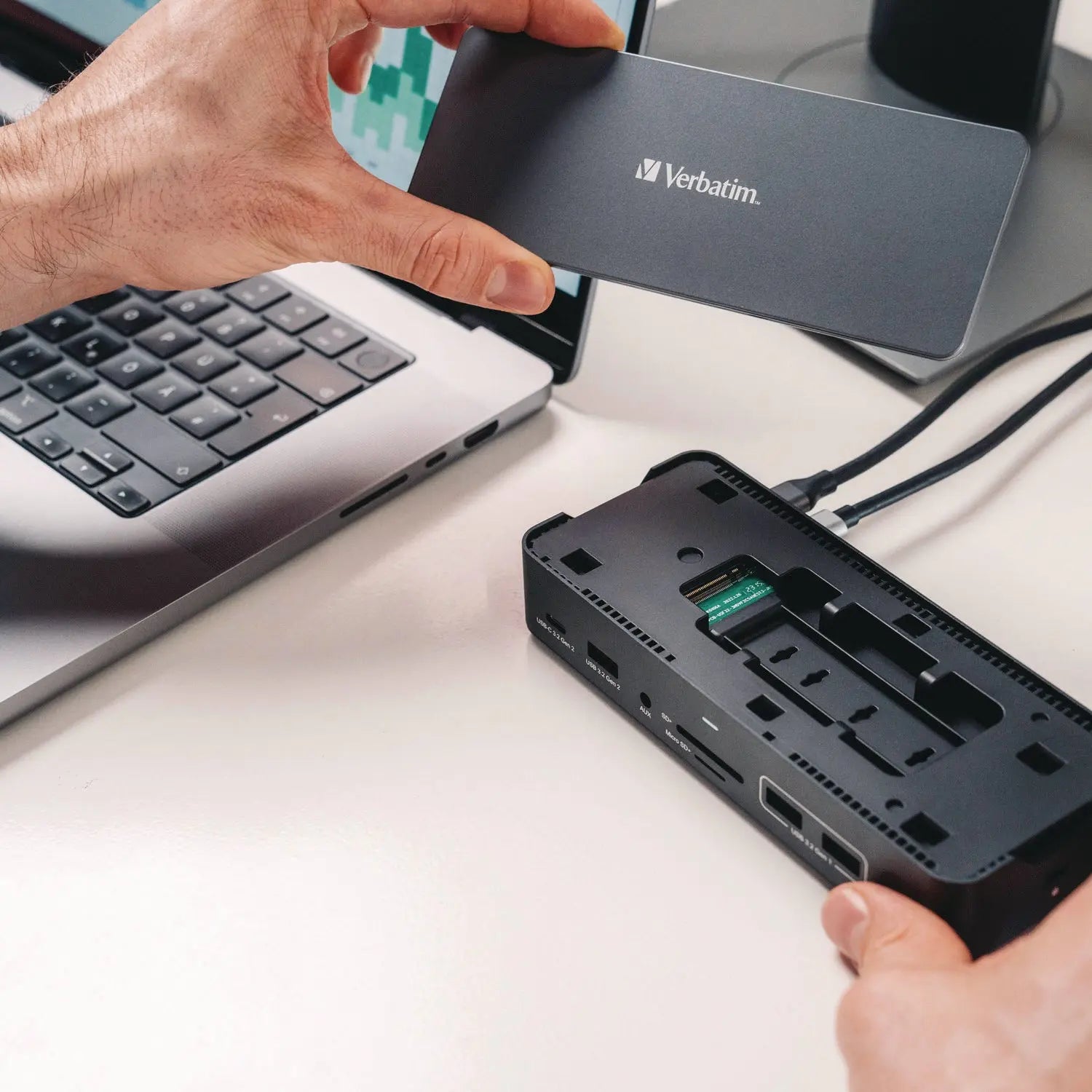 USB-C Pro Docking Station 15-in-1 SSD Enclosure, Audio/DisplayPort/HDMI/Micro SD/NVMe/RJ45/SD/USB-A/USB-C/SATA, Gray Verbatim® Flipcost