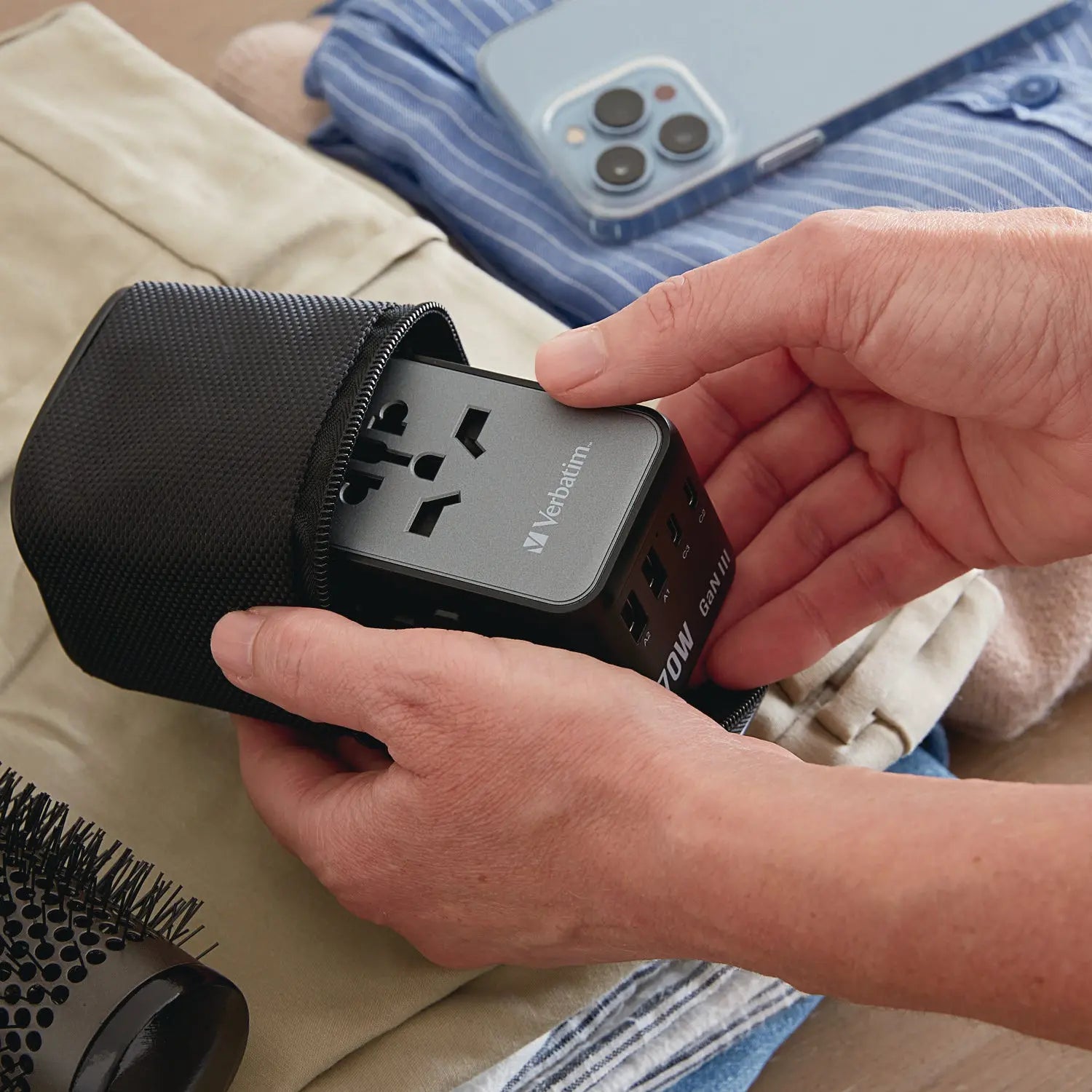 UTA-09 Gan III Universal Travel Adapter, (2) USB-A/(2) USB-C/USB-C with Power Delivery 3.0 Verbatim® Flipcost