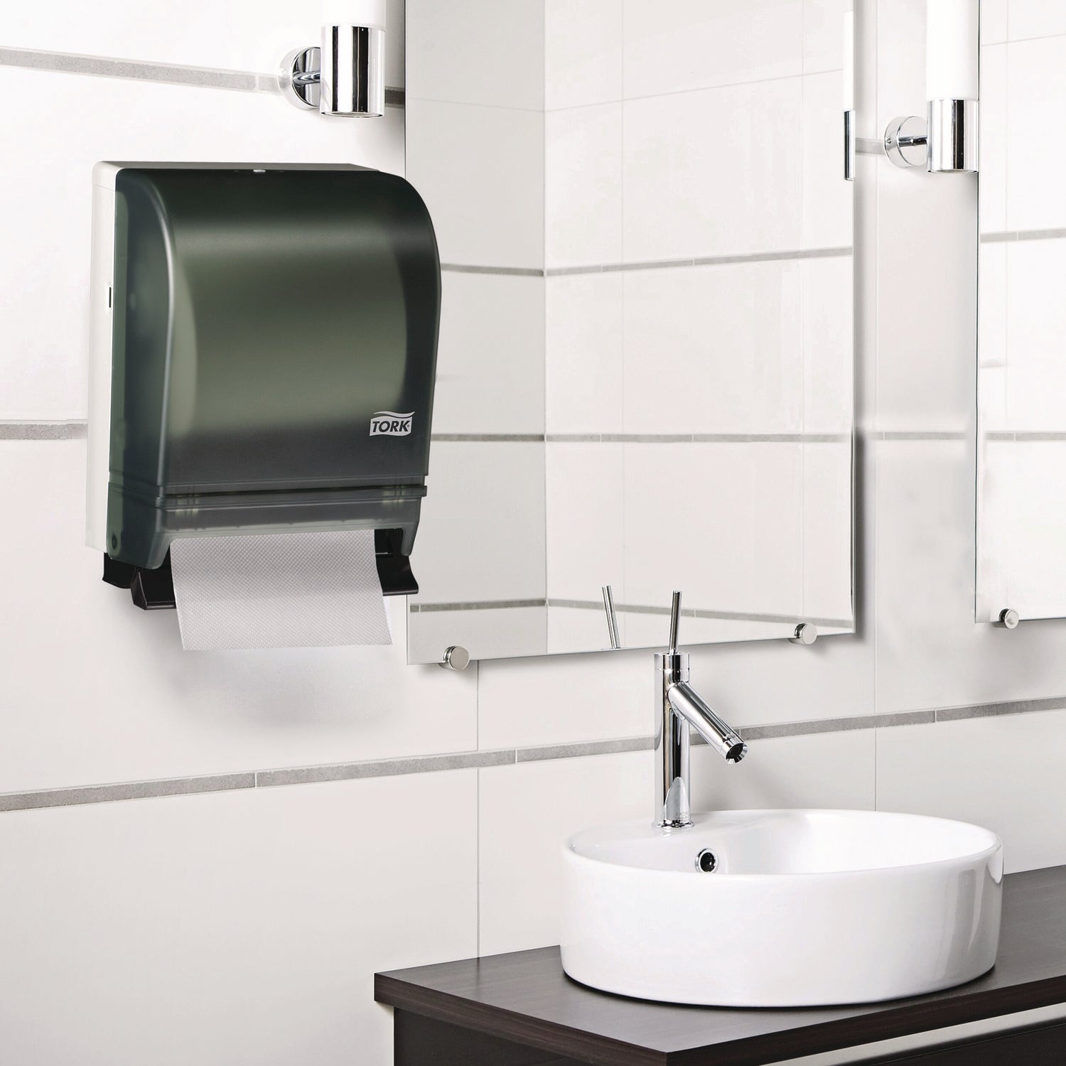 Tork® Universal High Capacity Bath Tissue w/OptiCore, Septic Safe, 2-Ply, White, 2,000/Roll, 12/Carton