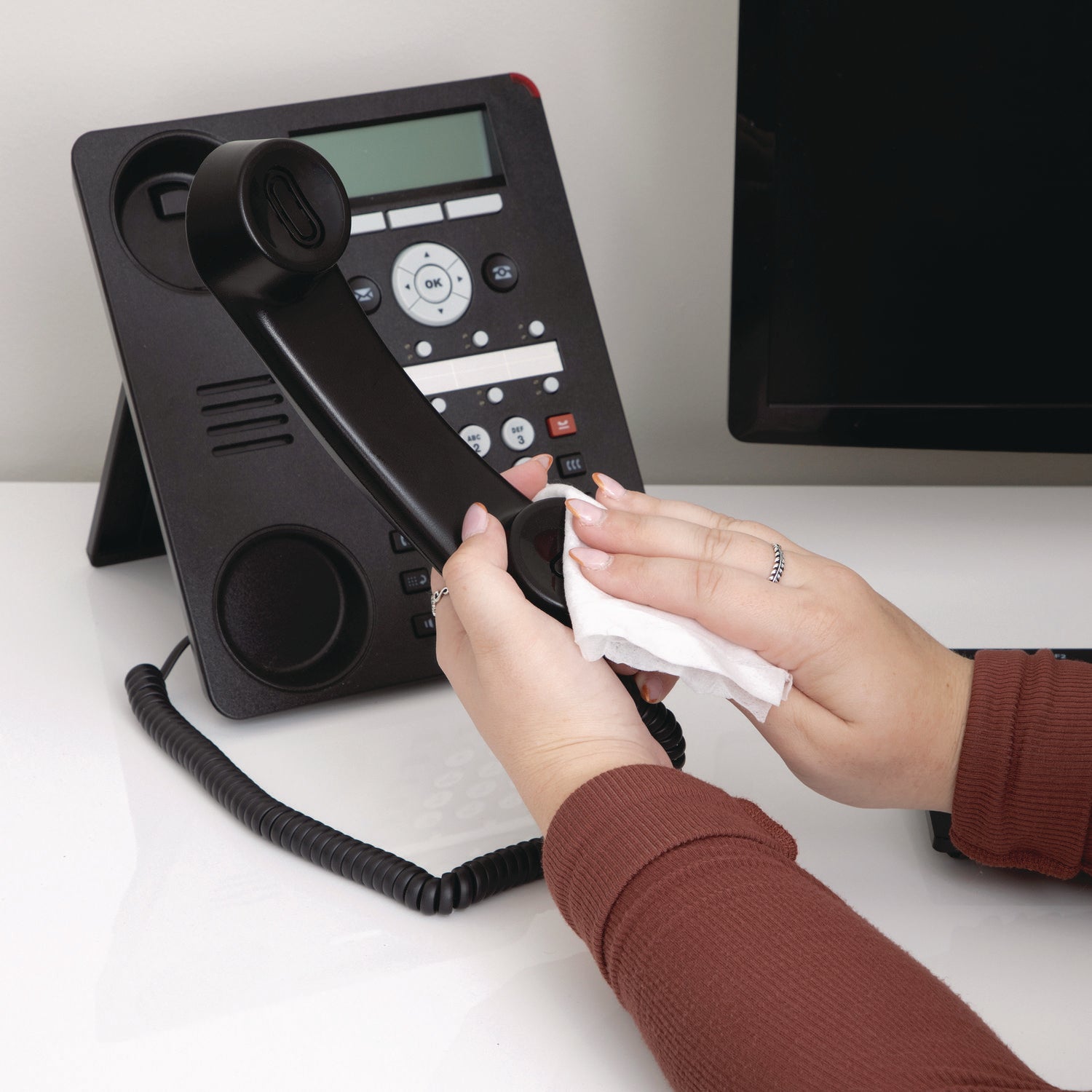 Read Right® PhoneKleen Wet Wipes, Cloth, 5 x 5, 50/Tub