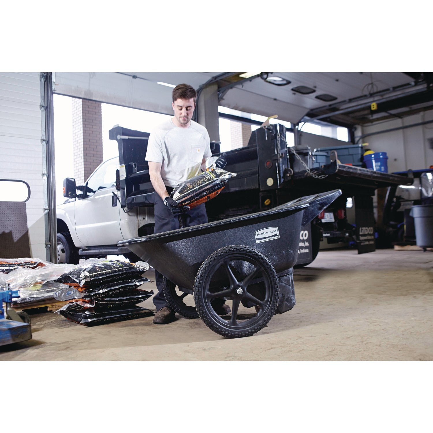 Rubbermaid® Commercial Big Wheel Agriculture Wheelbarrow, 300 lb Capacity, 32.75" x 58" x 28.25", Black