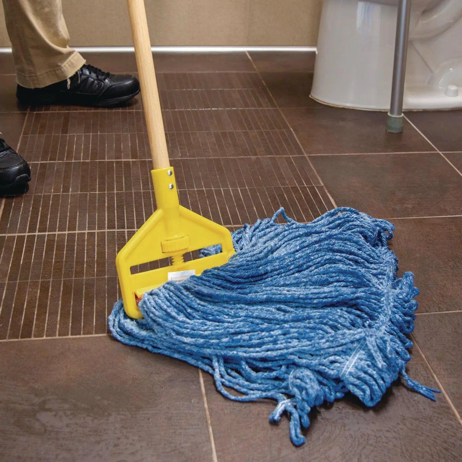 pH7Q Neutral Disinfectant, Pleasant Lemon Scent, 2 L Bottle, 4/Carton Betco® Flipcost