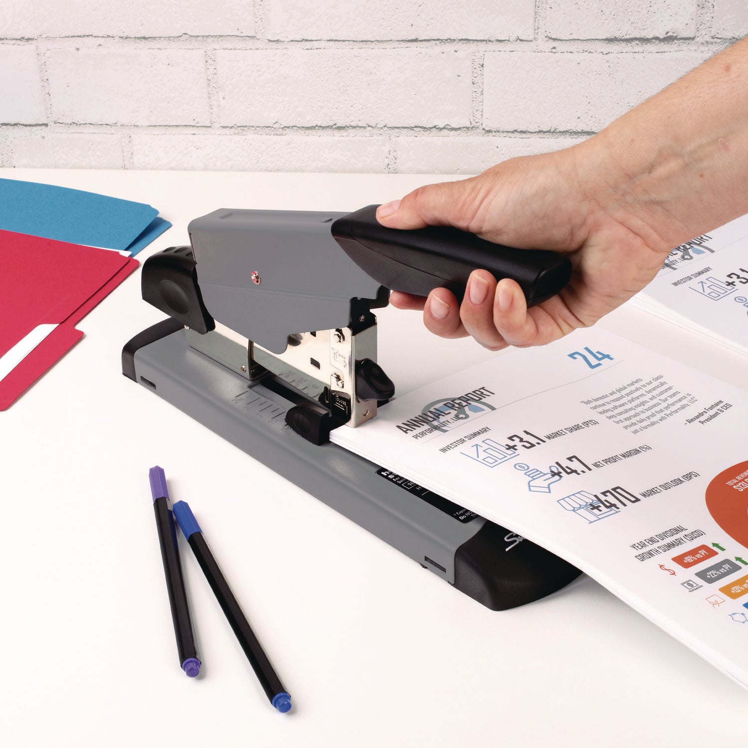 Swingline® Heavy-Duty Stapler, 160-Sheet Capacity, Black/gray