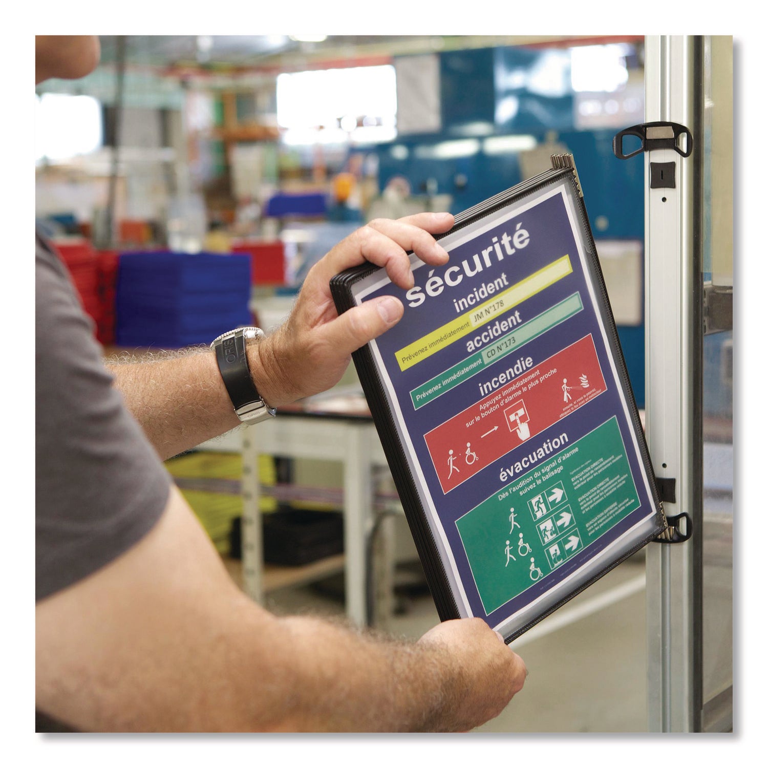 djois® by Tarifold PRO Series Magnetic Wall Reference System, 5 Panels with Black Borders, Black Base