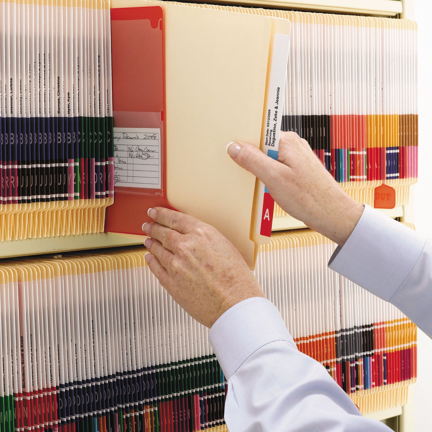 Smead Fastener Folder with Divider, 0.75" Expansion, 1 Divider, 4 Fasteners, Letter Size, Manila Exterior, 50/Box