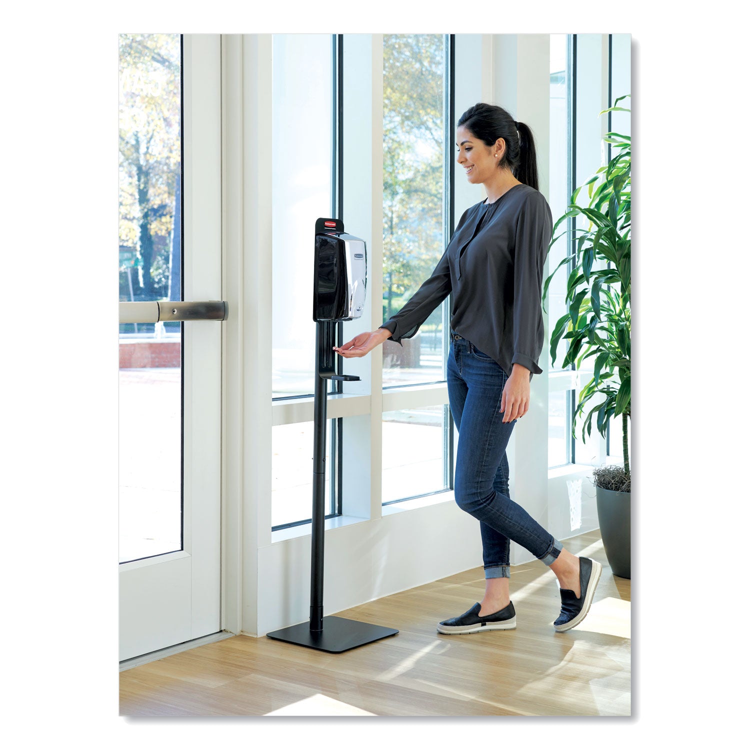 Rubbermaid® Commercial Autofoam Touch-Free Dispenser, 1,100 Ml, 5.2 X 5.25 X 10.9, Black/chrome