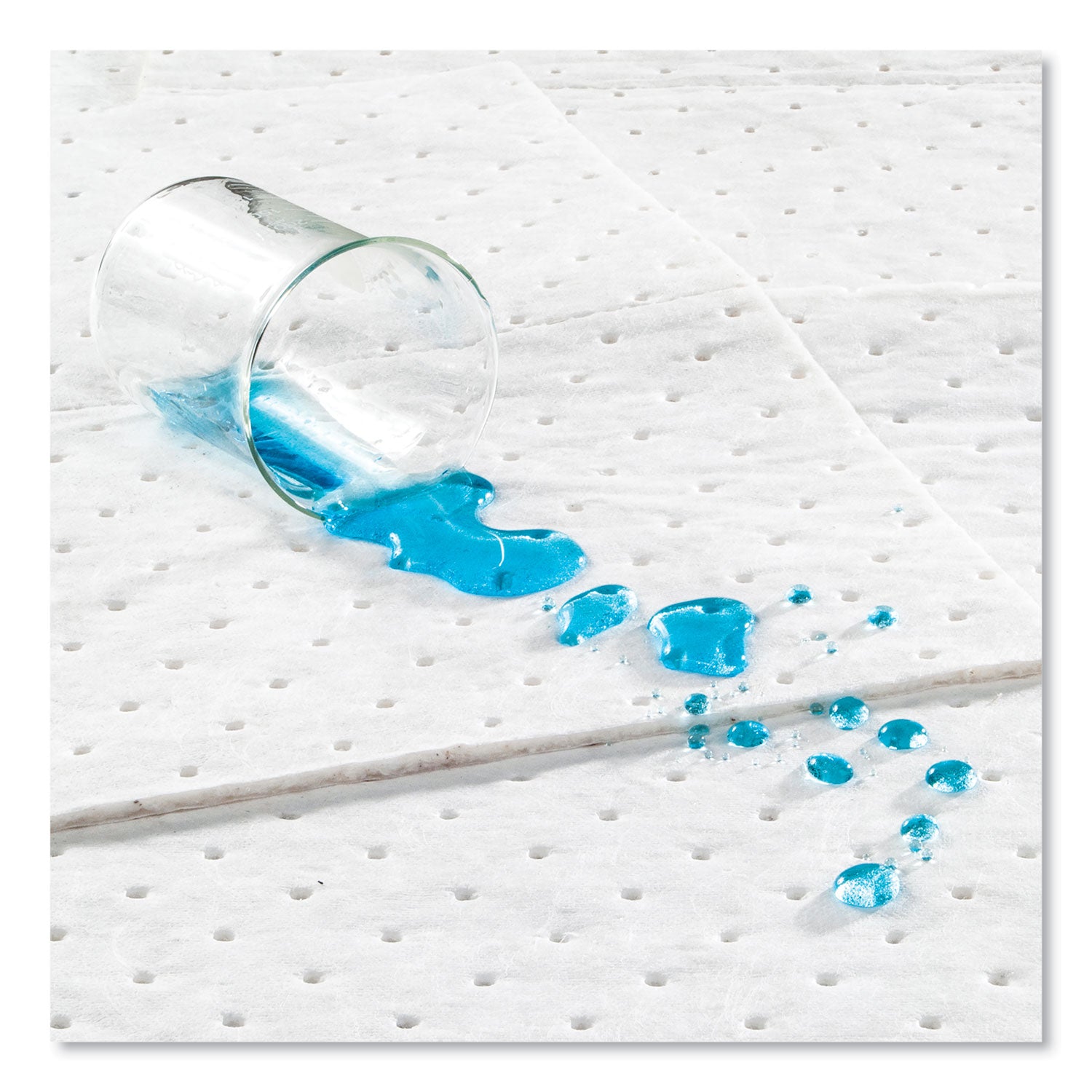 HOSPECO® TASKBrand Industrial Oil Only Sorbent Pad, 0.14 gal, 15 x 18, 200/Carton