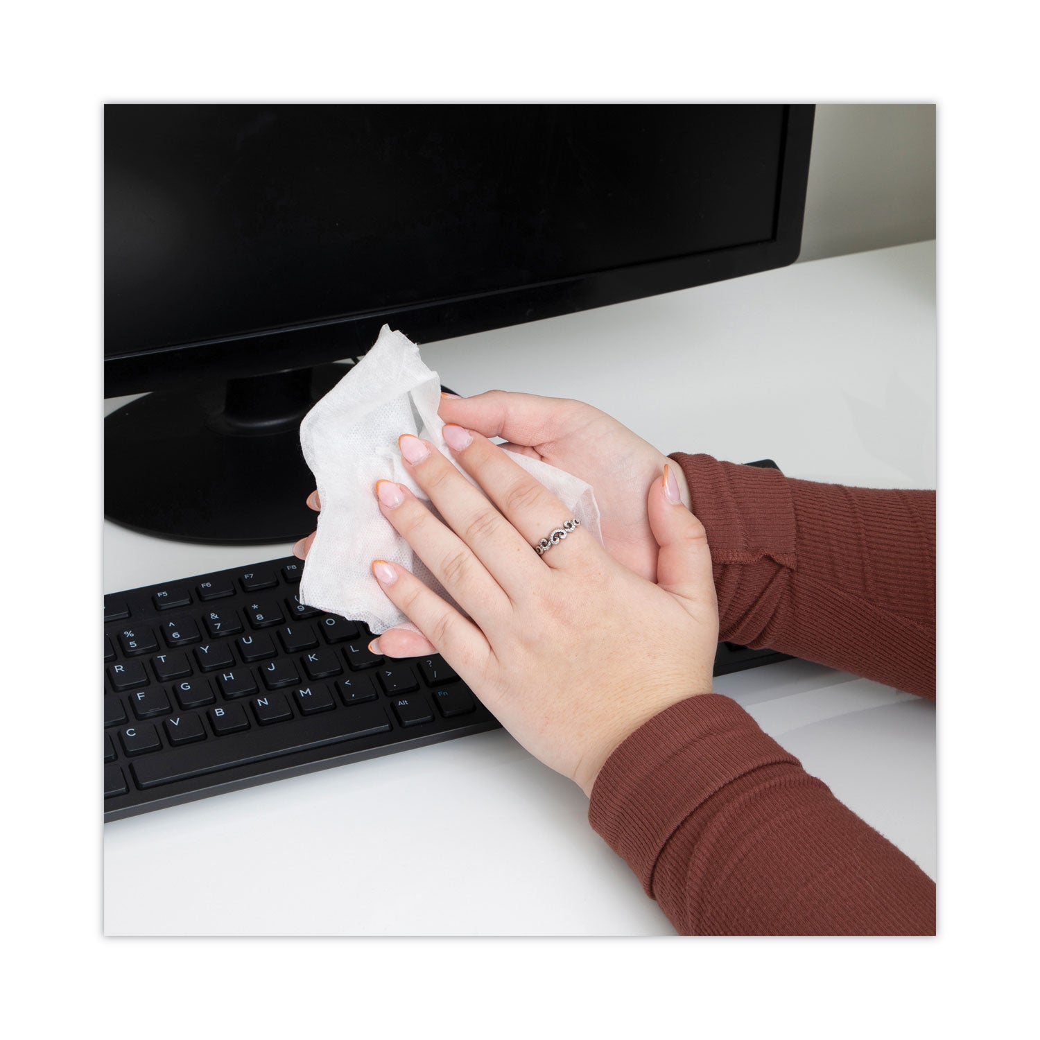 Read Right® HandKleen Premoistened Antibacterial Wipes, Cloth, 5.5 x 6.5, Unscented, White, 70/Tub