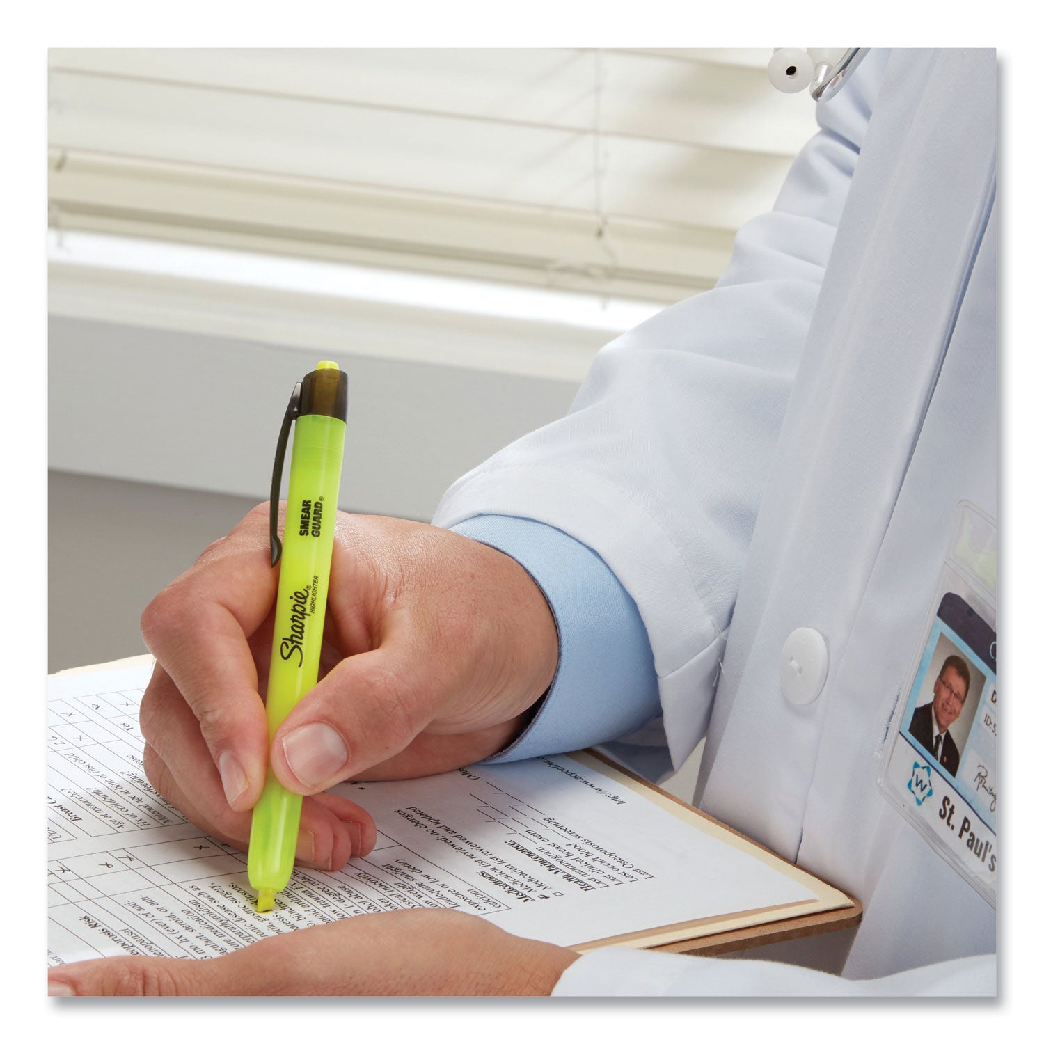 Sharpie® Retractable Highlighters, Fluorescent Yellow Ink, Chisel Tip, Yellow/black Barrel, Dozen