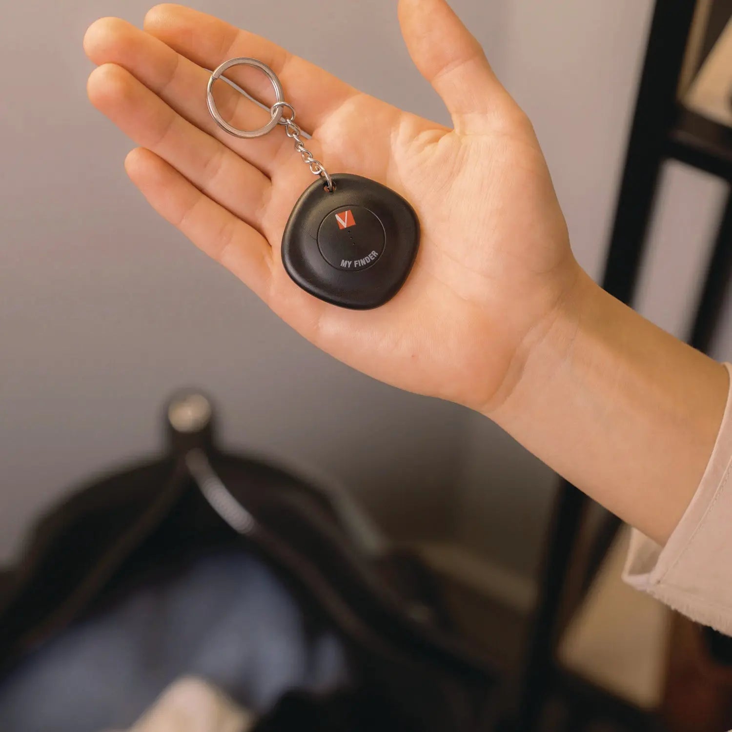 My Finder Bluetooth Tracker for Apple iOS, Black/White, 2/Pack Verbatim® Flipcost